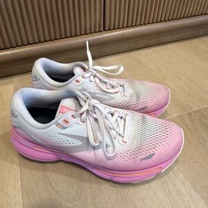 Brooks Ghost 15 Women's Pink and White Sneakers shoes size 8.5